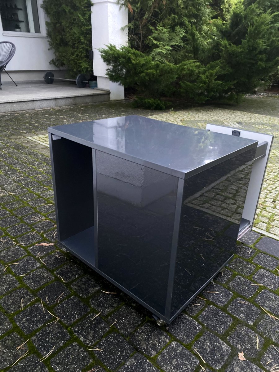 Тумбочка / шкафчик на колёсиках