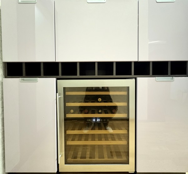 Pārdodu Dunavox DX-51.150DSK/DP vīna skapi