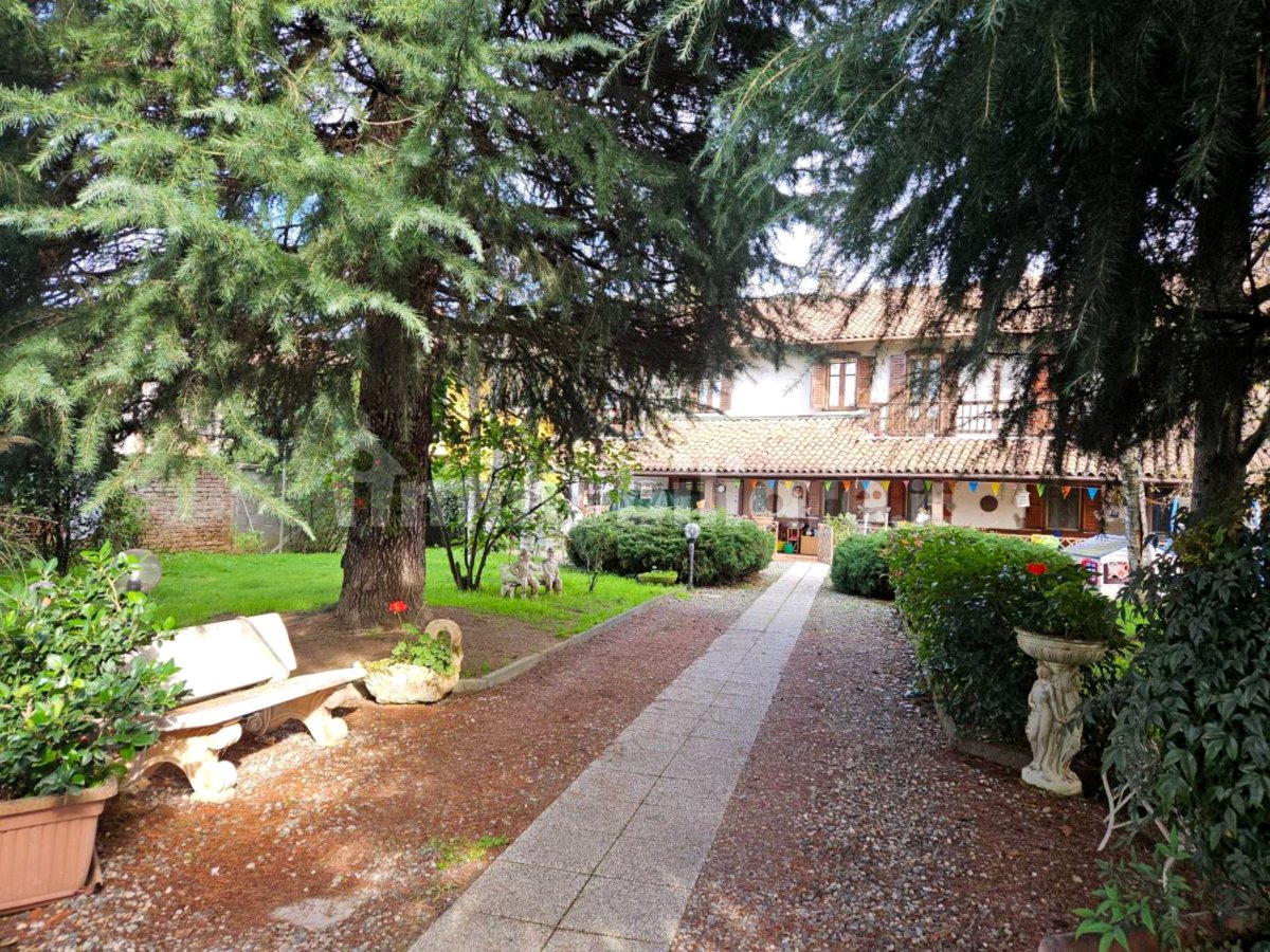 Māja Ziemeļitālijā ar plašu dārzu tikai 140 000 €