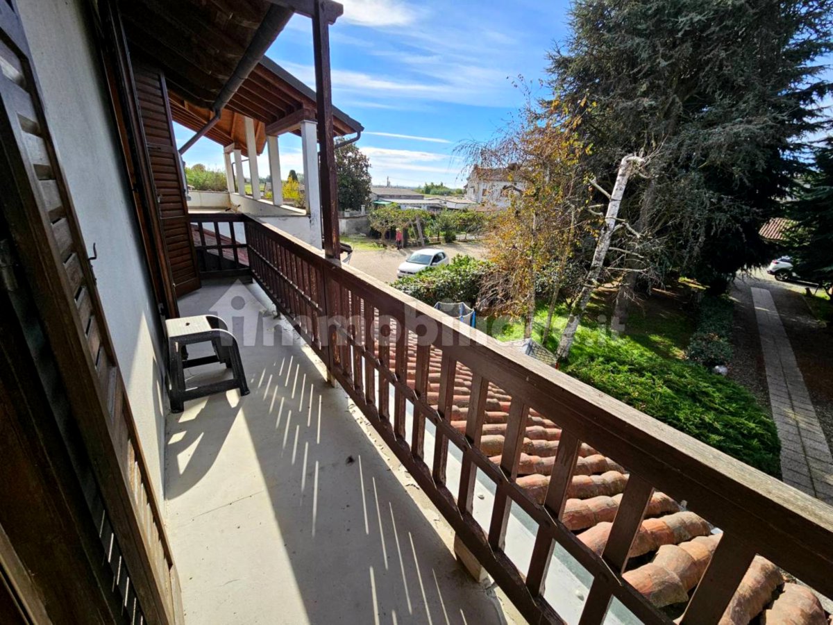 Māja Ziemeļitālijā ar plašu dārzu tikai 140 000 €