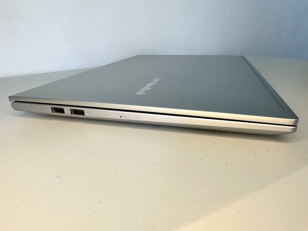 Asus Vivobook K513EA. 2.5 Tb, Oled 15.6", Intel i5, Harman/kardon.\