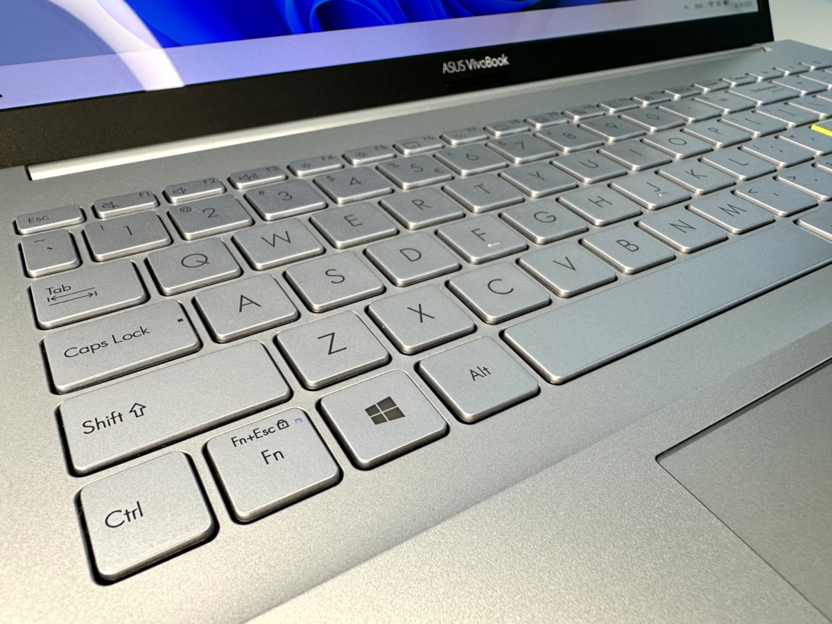 Asus Vivobook K513EA. 2.5 Tb, Oled 15.6", Intel i5, Harman/kardon.\