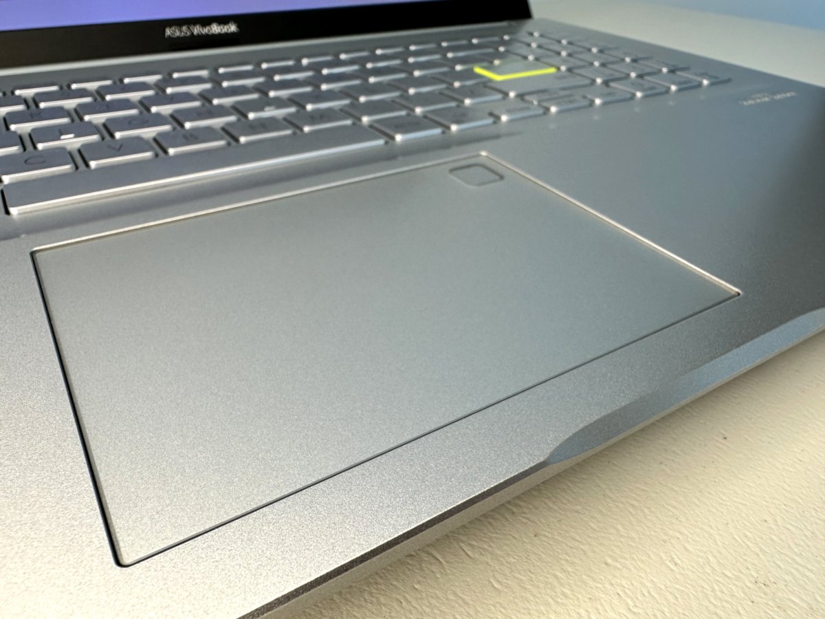 Asus Vivobook K513EA. 2.5 Tb, Oled 15.6", Intel i5, Harman/kardon.\