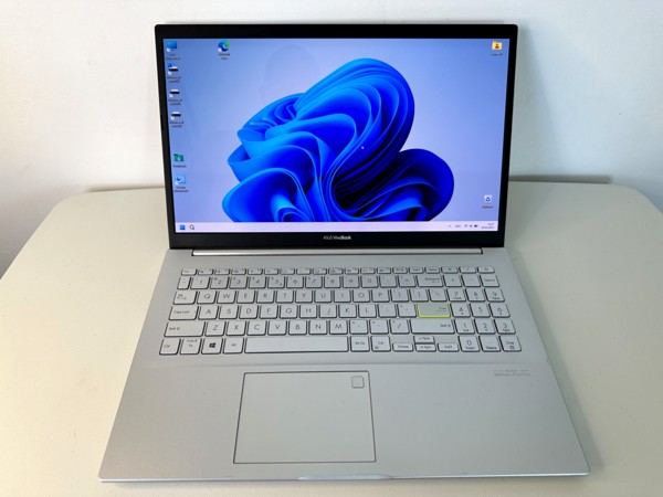 Asus Vivobook K513EA. 2.5 Tb, Oled 15.6", Intel i5, Harman/kardon.\