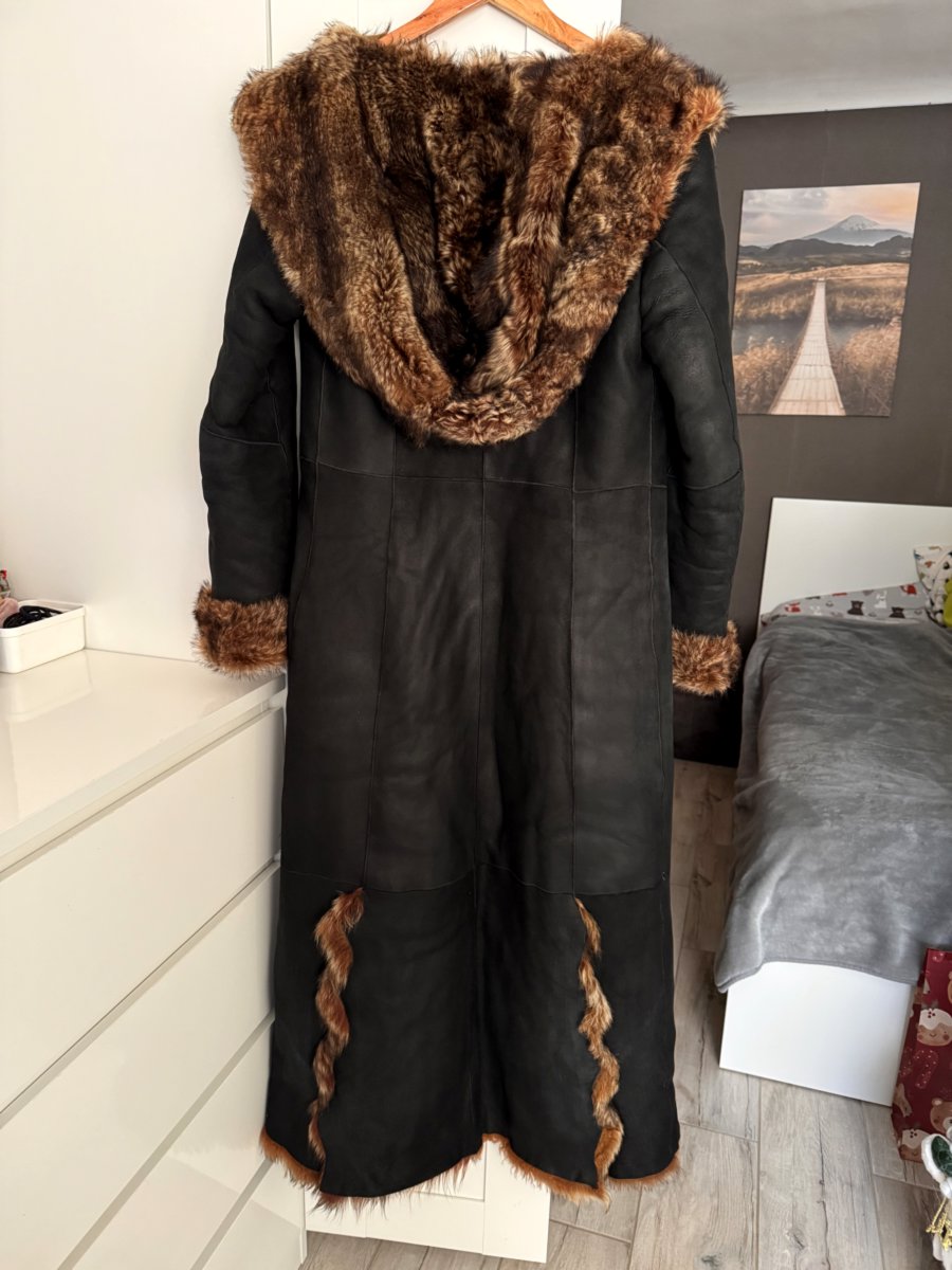 Pārdod sieviešu dubļmēteli Imperio