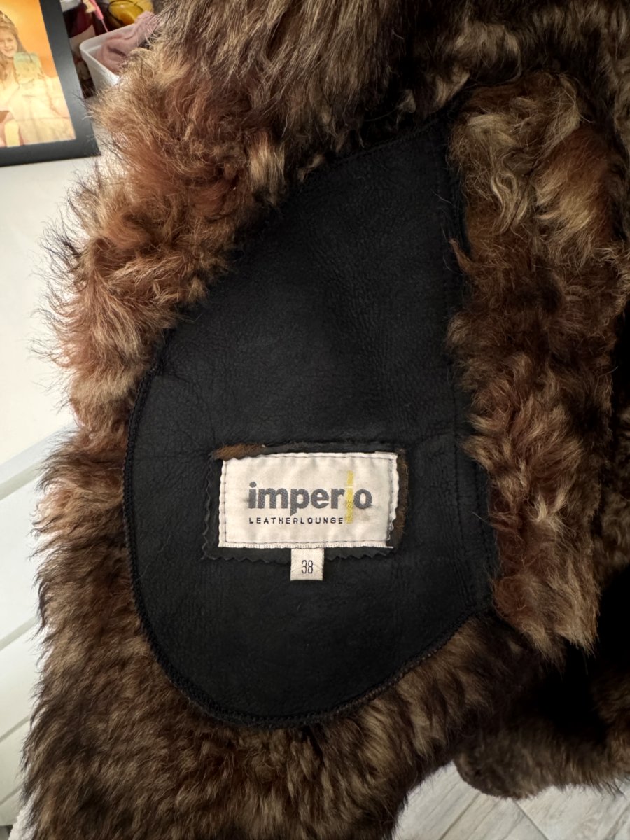 Pārdod sieviešu dubļmēteli Imperio