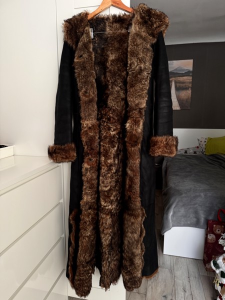 Pārdod sieviešu dubļmēteli Imperio