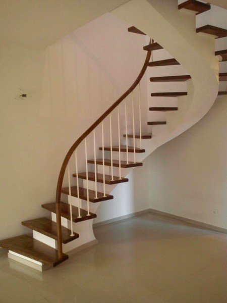 Kāpnes, pakāpieni, margas, terases un balkoni