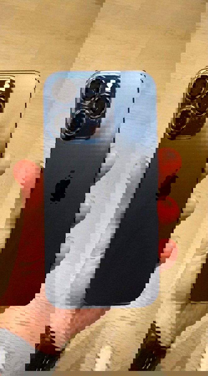 Iphone 15 pro Battery life 85% storage 128GB