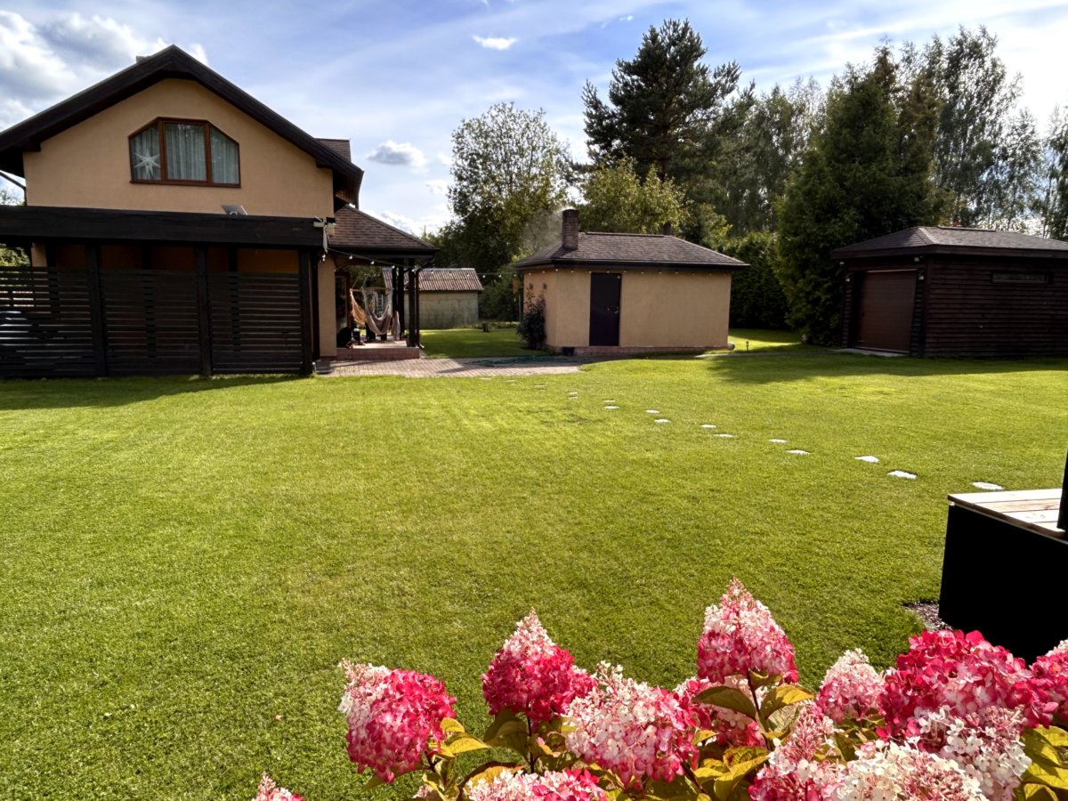 Ejošākā segmenta privātmāja Pierīgā, tikai 20 min. attālumā no Rīgas (Ziepniekkalnam).