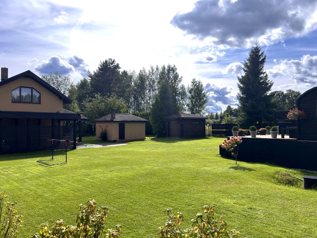 Ejošākā segmenta privātmāja Pierīgā, tikai 20 min. attālumā no Rīgas (Ziepniekkalnam).