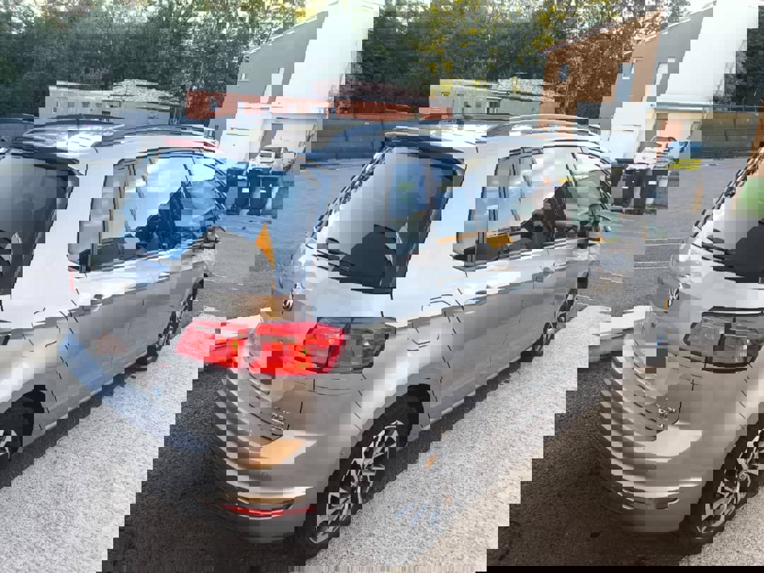  Volkswagen Golf Sportsvan 2017. gads.